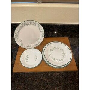 12 piece setup of Corelle Callaway plates
